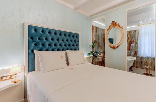 Old Town Hotel | The Caroline room in Madame Hortense