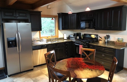 Cerise Ranch House | THE CARRIAGE HOUSE-Daily, weekly and monthly rentals.