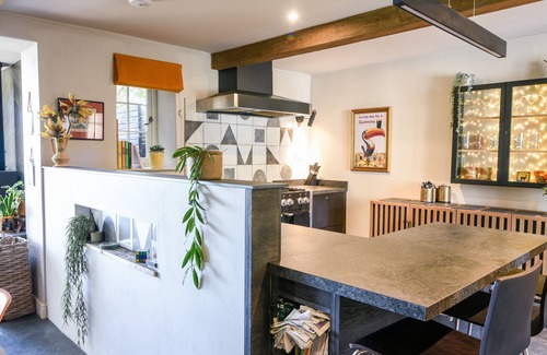Lyme Regis House | THE CARRIAGE HOUSE, pet friendly, luxury holiday cottage in Uplyme