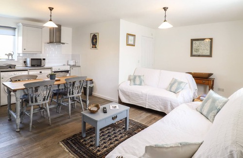 Weybread House | THE CARTLODGE, pet friendly, character holiday cottage in Harleston