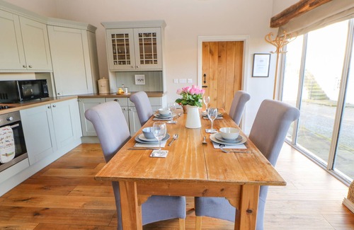 Richmond Cottage | The Cartshed, Sedbury Park Farm