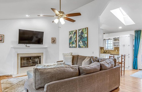 Nashville Apartment | The Catherine Cottage - Charming Home with Pool