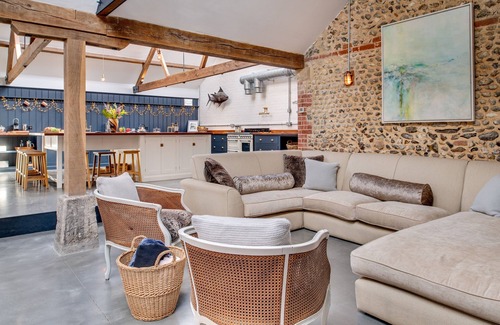 Wells-next-the-Sea House | The Cattle Shed - Four Bedroom House, Sleeps 10