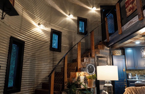 Lincolnton House | The Cedar St Silo- Sleeps 4 w/Fireplace & Hot Tub. Walk to Downtown Lincolnton
