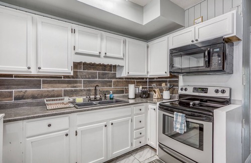 Pigeon Forge Condo | The Centre Condo: Best Location, Pigeon Forge, King Bed