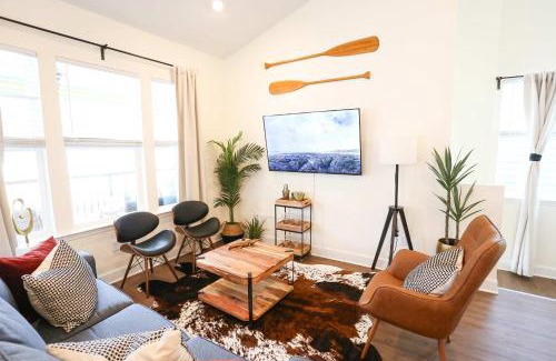 Pleasant Street House | The Champion's Suite Newly Built Upscale Central