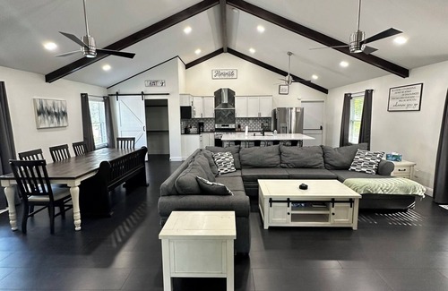Ashtabula House | The Chapel- Beaches, GOTL, Historic Harbor