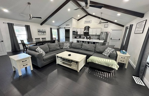 Ashtabula House | The Chapel- Beaches, GOTL, Historic Harbor