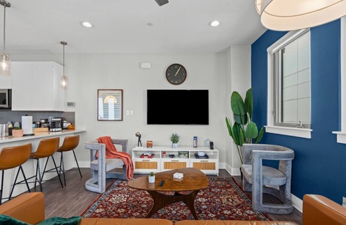 Fort Worth Apartment | The Charming 2BD: In the Heart of FortW & Stylish!