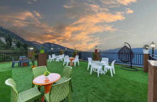 Fagu Apartment | The Charvi Regency I Vacations I Conference I MICE I Family Events I Open Air Terrace I Sky Bonfire I Wooden Rooms With Pvt Balconies I Kufri by Exotic Stays