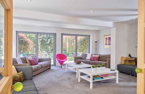 Cheltenham House | The Chase