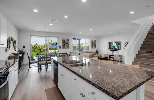Coachella House | The Chateau- Pool, Spa, BBQ, Fire pit, Sleeps 19