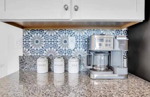 Coachella House | The Chateau- Pool, Spa, BBQ, Fire pit, Sleeps 19