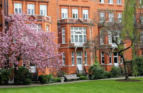 Chelsea Hotel | The Chelsea Townhouse by Iconic Luxury Hotels