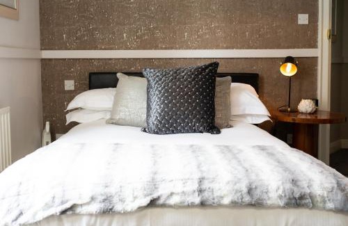 Gaddesby Hotel | The Cheney Arms