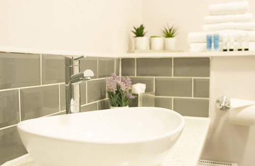 Gaddesby Hotel | The Cheney Arms