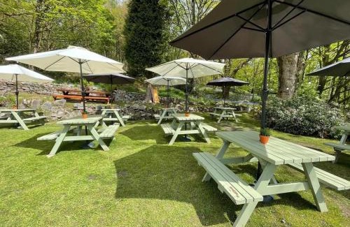 Froggatt Hotel | The Chequers Inn