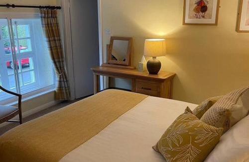 Froggatt Hotel | The Chequers Inn