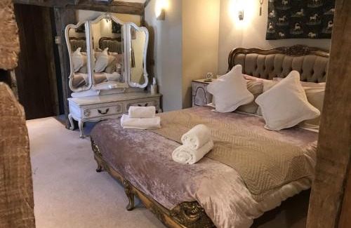 Smarden Hotel | The Chequers Inn