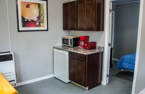 Prince Edward Cottage | The Cherry Valley-PEC getaway