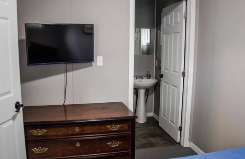 Prince Edward Cottage | The Cherry Valley-PEC getaway