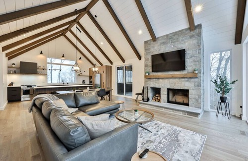 Saint-Faustin-Lac-Carre Apartment | The Chic Shack - Golf, Ski, SPA