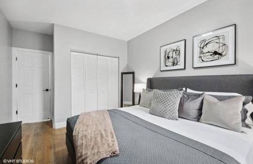 South Shore Apartment | The Chic Urban Oasis Near the Lake!