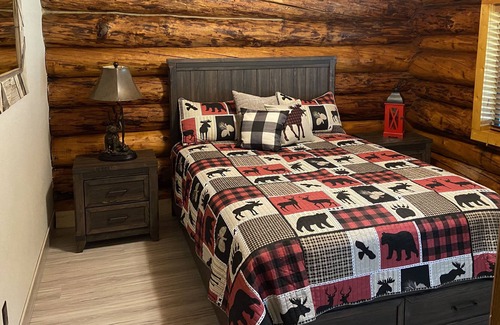 College Cabin | The Chinook Log Cabin