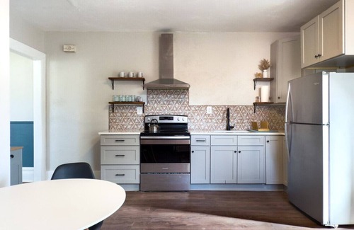 Lancaster Apartment | The Church Street Suite - Downtown, Cozy, Parking