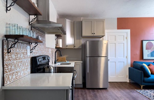 Lancaster Apartment | The Church Street Suite - Downtown, Cozy, Parking