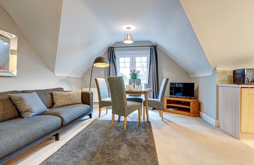 Oxford Apartment | The Churchill Suite Vanbrugh 6 | Oxford Holiday Let | 2 Beds & Sleeps 4