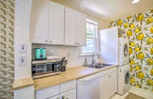 Palm Beach - West Palm Beach Villa | The Citrus Cottage, Sleeps 16! Heated Saltwater Pool, Fire Pit! Fabulous Decor!