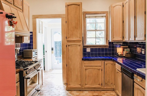 Palm Beach - West Palm Beach Villa | The Citrus Cottage, Sleeps 16! Heated Saltwater Pool, Fire Pit! Fabulous Decor!