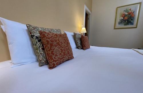 Fort Augustus House | The Classrooms, Loch Ness Abbey - 142m2 Lifestyle & Heritage apartment - Pool & Spa - The Highland Club - Resort on lake shores