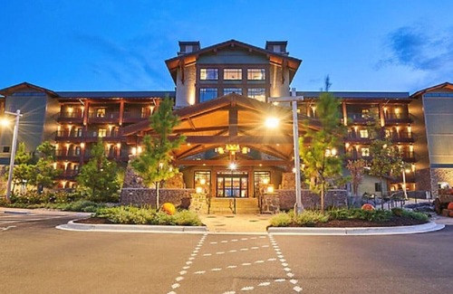 Ridgedale Villa | The Cliffs of Long Creek - Table Rock Lake, Experience a Big Cedar 4th of July.
