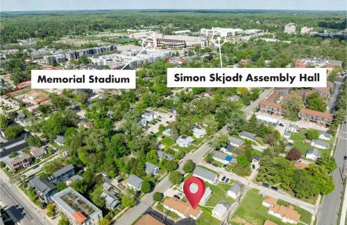 Bloomington House | The Clubhouse Walk To Stadiums