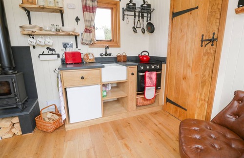 Saint Asaph Cottage | THE CLYDES, pet friendly, character holiday cottage in St Asaph