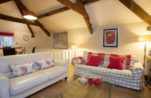 Beaumaris House | The Coach House - Beaumaris