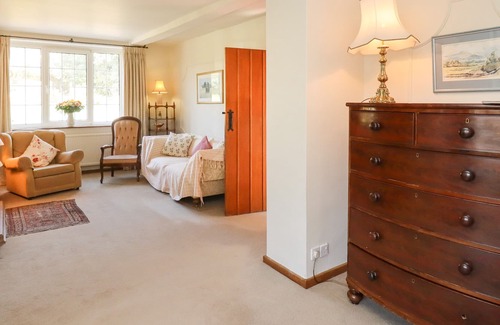 Llanwenarth House | THE COACH HOUSE, family friendly, with a garden in Abergavenny