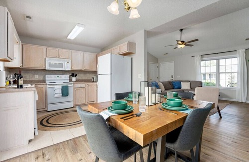 Murraysville House | The Coastal Experience w/King Beds, Garage & More!