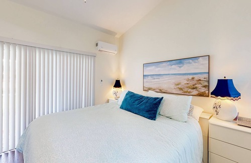 Tropic House | The Coconut Cottage | House in Melbourne close to Canaveral National Seashore