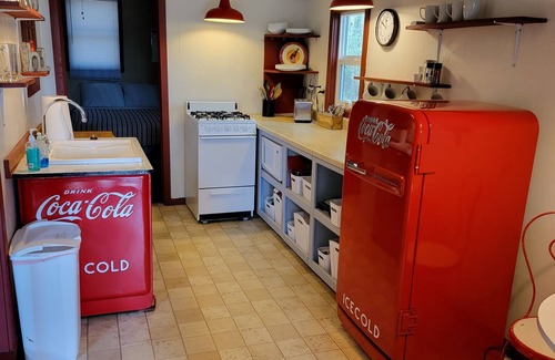 Mears Cottage | The Coke Cottage - Only one mile from the sand dunes!