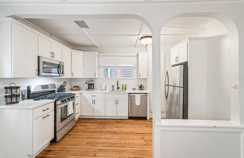 Saratoga Springs House | The Collegiate by Saratoga Stays