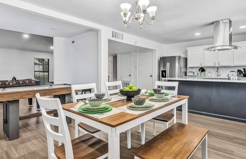 The Colony House | The Colony Getaway,Pool,Pet-Friendly,Games & Fun