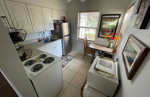 Historic Downtown Kissimmee Cottage | The Compass Cottage: A Cheerful 1 Bed /1 Bath