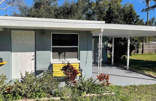 Historic Downtown Kissimmee Cottage | The Compass Cottage: A Cheerful 1 Bed /1 Bath