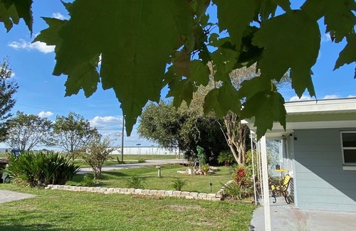 Historic Downtown Kissimmee Cottage | The Compass Cottage: A Cheerful 1 Bed /1 Bath