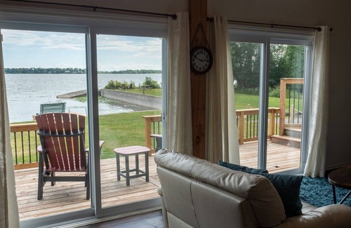 Wellington Cottage | The Consecon-Waterfront PEC stay