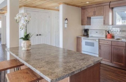 Wellington Cottage | The Consecon-Waterfront PEC stay
