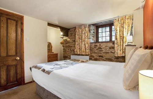 Coniston House | The Coppermines Mountain Cottages - Sawyers, Carpenters, Pelton Wheel, Sleeps 18